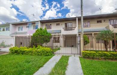 Imagem: A casa possui 3 Dormitórios, 3 Banheiros, 1 Vaga na garagem