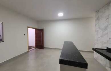 Imagem: A casa possui 2 Dormitórios, 2 Banheiros, 1 Vaga na garagem