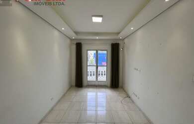 Imagem: O apartamento possui 1 Dormitório, 1 Banheiro, 1 Vaga na garagem