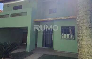 Imagem: A casa possui 3 Dormitórios, 4 Banheiros, 4 Vagas na garagem