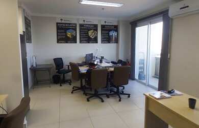 Imagem: O depósito possui 2 Vagas na garagem, 79m² de Área e está