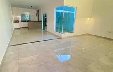 Imagem: A casa possui 3 Dormitórios, 3 Banheiros, 4 Vagas na garagem