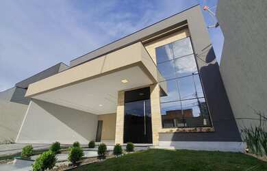 Imagem: A casa em condomínio possui 3 Dormitórios, 1 Banheiro, 4 Vagas