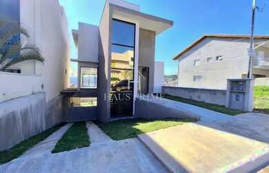 Imagem: A casa em condomínio possui 3 Dormitórios, 1 Banheiro, 3 Vagas