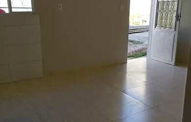 Imagem: A casa possui 1 Dormitório, 1 Banheiro, 1 Vaga na garagem