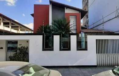 Imagem: A casa à venda possui 4 Dormitórios, 5 Banheiros, 2 Vagas