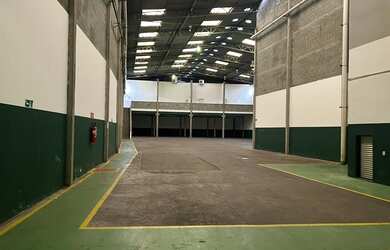 Imagem 1: Galpão/Depósito/Armazém para aluguel e venda com 2200 m2