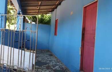 Imagem: A casa possui 3 Dormitórios e 1 Banheiro e está localizado