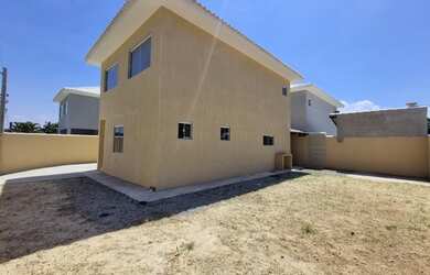 Imagem: A casa possui 3 Dormitórios, 1 Banheiro, 4 Vagas na garagem