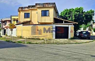 Imagem: A casa à venda possui 2 Dormitórios, 3 Banheiros, 1 Vaga na