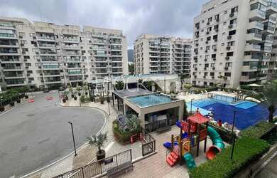 Imagem: O apartamento possui 3 Dormitórios, 1 Banheiro, 1 Vaga na garagem