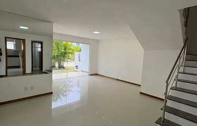 Imagem: A casa possui 4 Dormitórios, 5 Banheiros, 4 Vagas na garagem