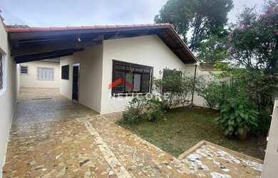 Imagem: A casa possui 2 Dormitórios, 2 Banheiros, 4 Vagas na garagem