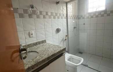 Imagem: A casa possui 4 Dormitórios, 2 Banheiros, 4 Vagas na garagem