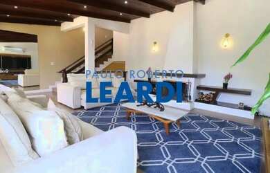 Imagem: A casa possui 3 Dormitórios, 5 Banheiros, 5 Vagas na garagem