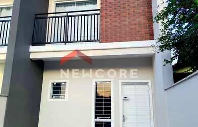 Imagem: A casa possui 2 Dormitórios, 3 Banheiros, 2 Vagas na garagem