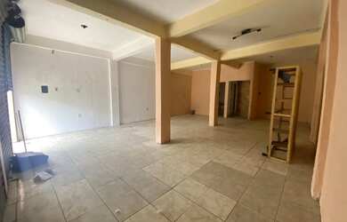 Imagem: A casa possui 1 Dormitório, 1 Banheiro, 60m² de Área e está