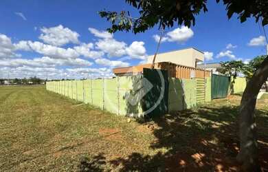 Imagem: O terreno possui 360m² de Área e está localizado em Terras