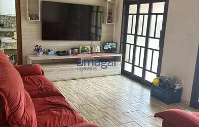 Imagem: A casa possui 3 Dormitórios, 3 Banheiros, 5 Vagas na garagem