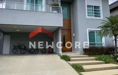 Imagem: A casa em condomínio possui 4 Dormitórios, 5 Banheiros, 4