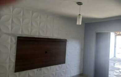 Imagem: A casa possui 2 Dormitórios, 1 Banheiro, 2 Vagas na garagem