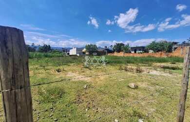 Imagem: O terreno possui 300m² de Área e está localizado em Balneário
