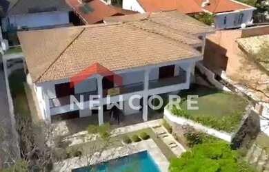 Imagem: A casa em condomínio possui 4 Dormitórios, 5 Banheiros, 4