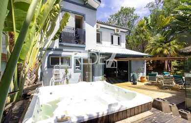 Imagem: A casa em condomínio possui 4 Dormitórios, 3 Banheiros, 4