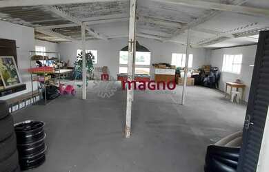 Imagem: A casa possui 3 Dormitórios, 3 Banheiros, 280m² de Área