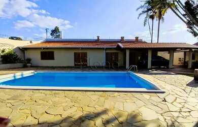 Imagem: A casa em condomínio possui 5 Dormitórios, 2 Banheiros, 360m²