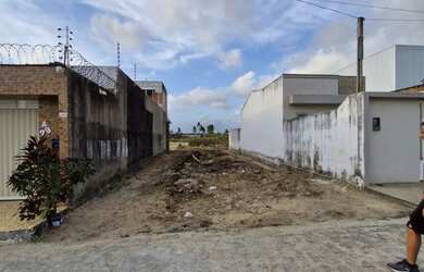 Imagem: O terreno possui 140m² de Área e está localizado em Rio