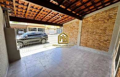 Imagem: A casa possui 2 Dormitórios, 1 Banheiro, 2 Vagas na garagem