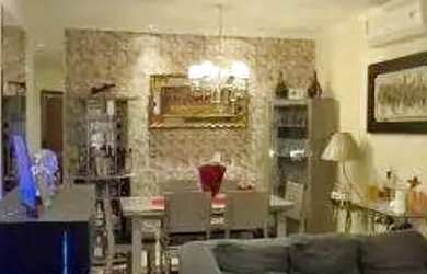 Imagem: A casa possui 3 Dormitórios, 1 Banheiro, 2 Vagas na garagem