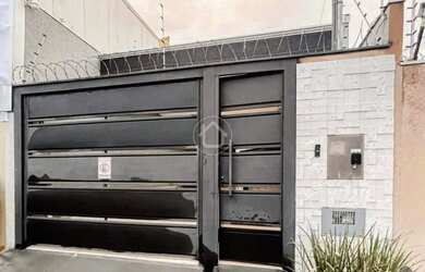 Imagem: A casa possui 2 Dormitórios, 1 Banheiro, 1 Vaga na garagem