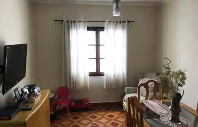 Imagem: A casa possui 3 Dormitórios, 2 Banheiros, 3 Vagas na garagem