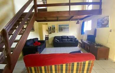 Imagem: A casa possui 2 Dormitórios, 2 Banheiros, 2 Vagas na garagem