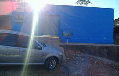 Imagem: A casa possui 2 Dormitórios, 1 Banheiro, 4 Vagas na garagem