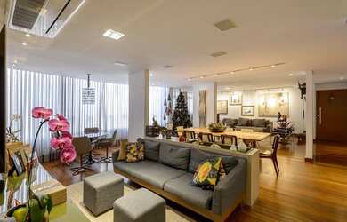 Imagem: O apartamento possui 4 Dormitórios, 3 Banheiros, 2 Vagas na