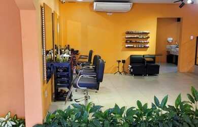 Imagem: A casa possui 4 Dormitórios, 2 Banheiros, 4 Vagas na garagem