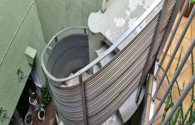 Imagem: A casa possui 3 Dormitórios, 3 Banheiros, 2 Vagas na garagem