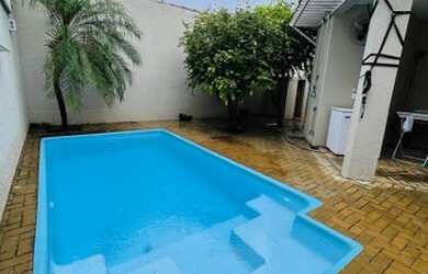 Imagem: A casa possui 3 Dormitórios, 4 Banheiros, 4 Vagas na garagem