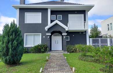 Imagem: A casa em condomínio possui 4 Dormitórios, 5 Banheiros, 5