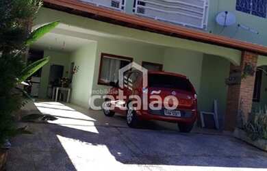 Imagem: A casa possui 5 Dormitórios, 2 Banheiros, 5 Vagas na garagem