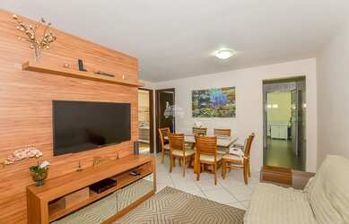 Imagem: A casa possui 3 Dormitórios, 1 Banheiro, 2 Vagas na garagem