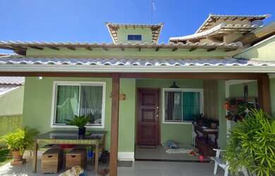 Imagem: A casa possui 2 Dormitórios, 3 Banheiros, 4 Vagas na garagem