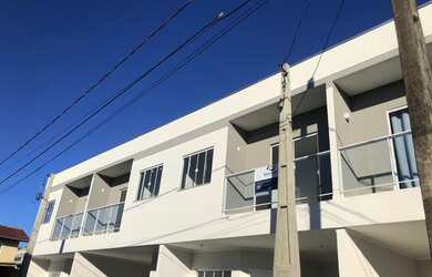 Imagem: A casa possui 3 Dormitórios, 2 Banheiros, 1 Vaga na garagem