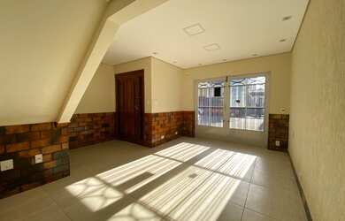 Imagem: A casa possui 2 Dormitórios, 2 Banheiros, 1 Vaga na garagem