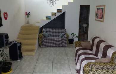 Imagem: A casa possui 4 Dormitórios, 3 Banheiros, 1 Vaga na garagem