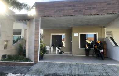 Imagem: A casa em condomínio possui 3 Dormitórios e está localizado