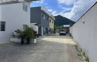 Imagem: A casa possui 2 Dormitórios, 2 Banheiros, 1 Vaga na garagem